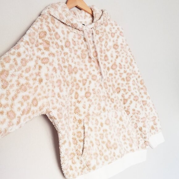 UGG Lora Sherpa Hoodie Size M Cozy Soft Warm Fleece Pocket Leopard Lounge $98 - Picture 9 of 15